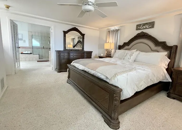 Luxury, Beach House, And Quiet Neighborhood